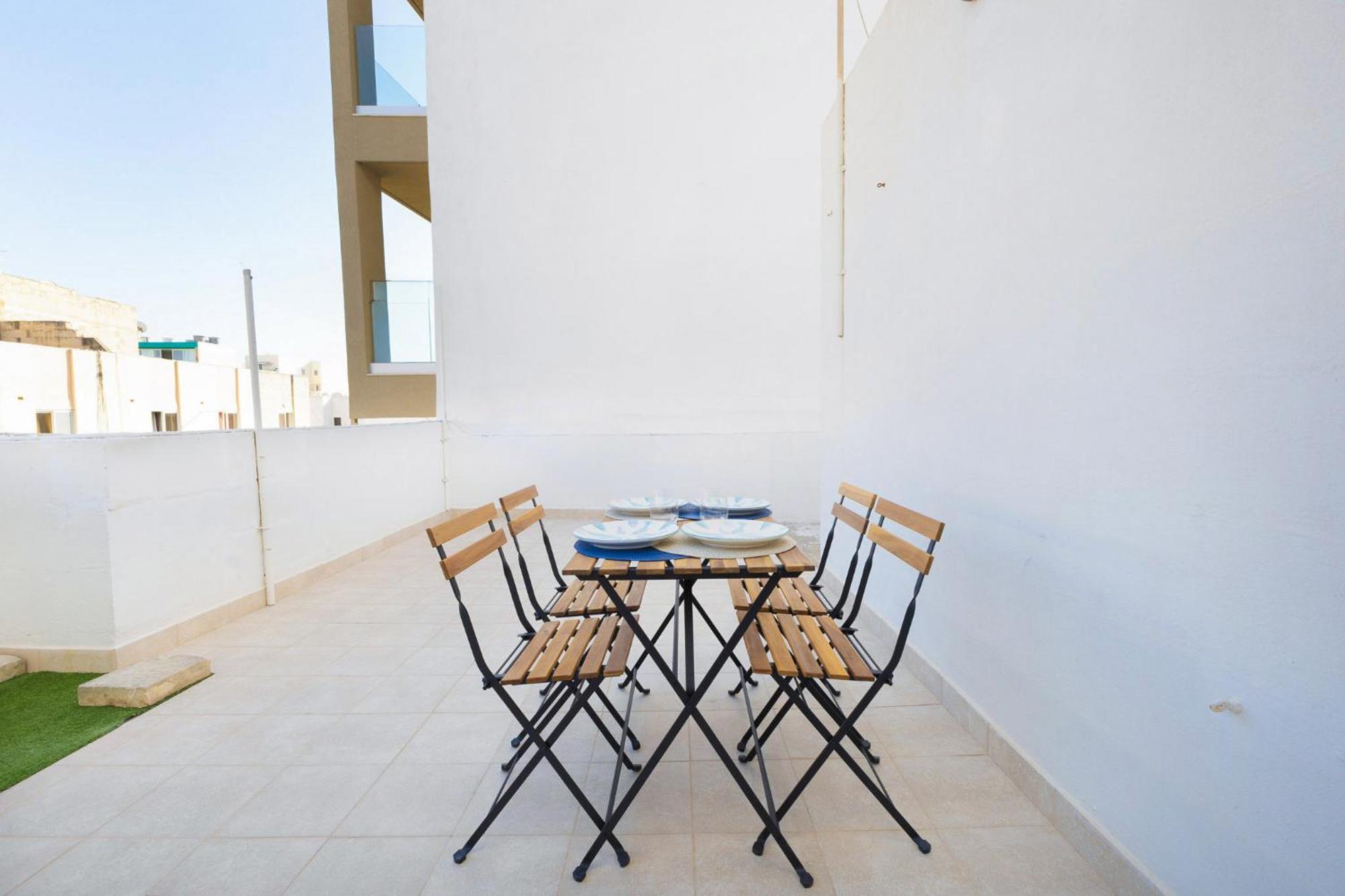 Spacious 2Br Penthouse With A Large Front-Terrace - Close To Bugibba Perched Beach Сент-Полс-Бей Экстерьер фото