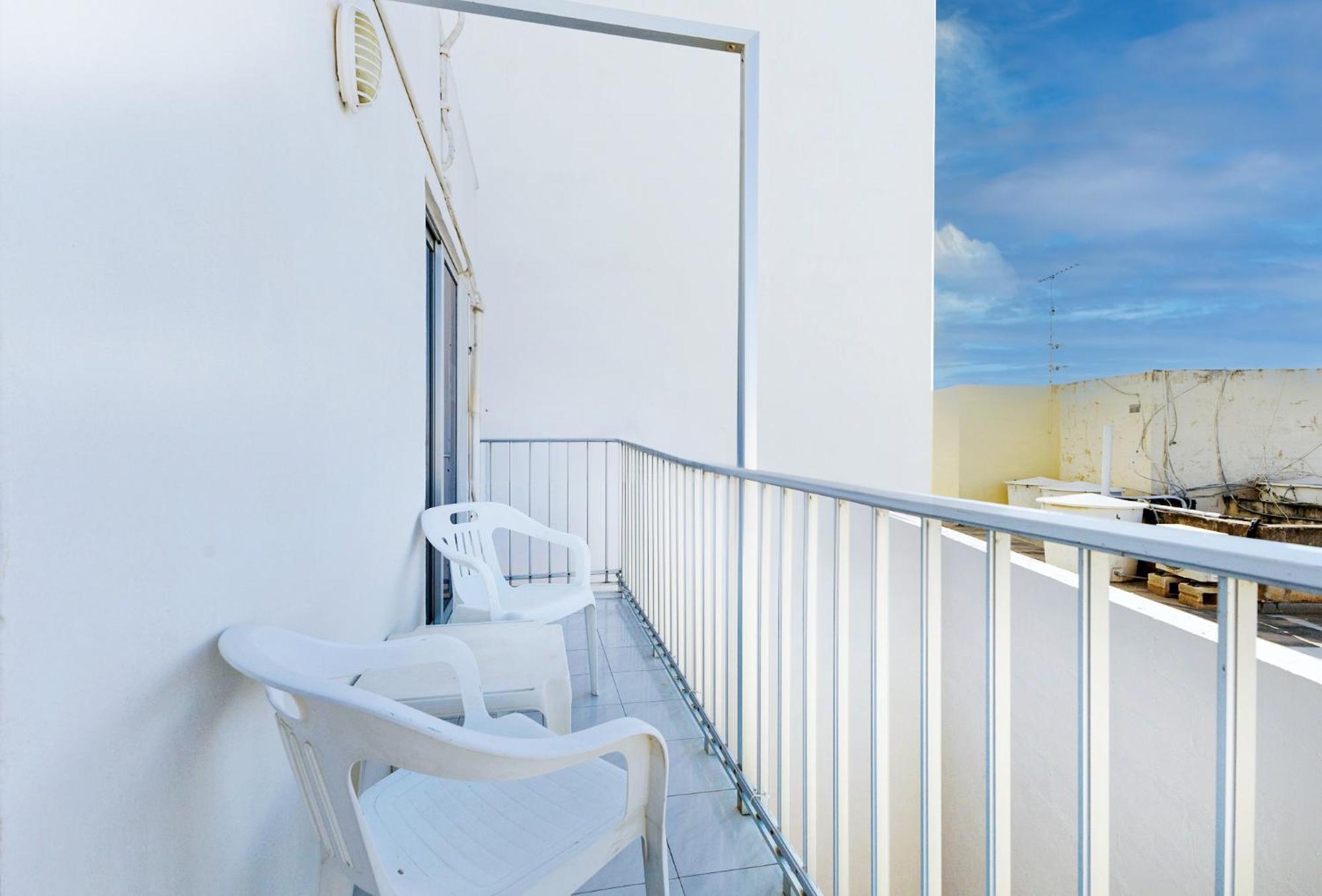 Spacious 2Br Penthouse With A Large Front-Terrace - Close To Bugibba Perched Beach Сент-Полс-Бей Экстерьер фото
