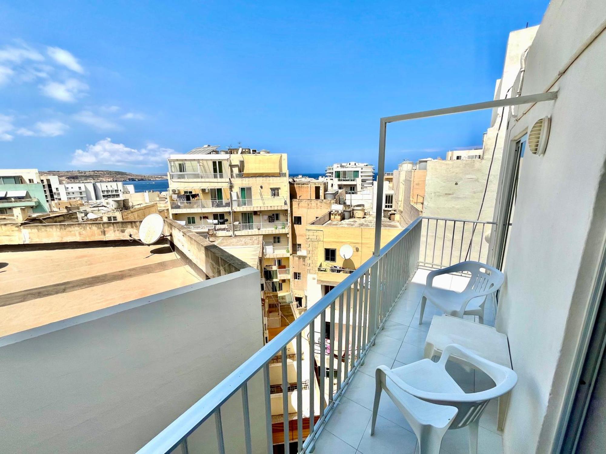 Spacious 2Br Penthouse With A Large Front-Terrace - Close To Bugibba Perched Beach Сент-Полс-Бей Экстерьер фото